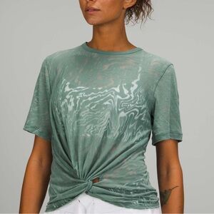 Lululemon Crescent Short Sleeve T-Shirt Women’s - Size Medium